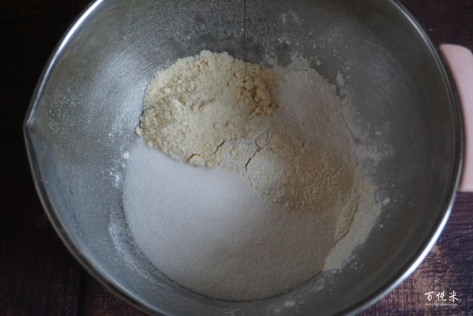 法國(guó)最受歡迎的甜點(diǎn)，烘焙新手也能一次成功的伯爵紅茶瑪?shù)铝盏案?><br>10.第13分鐘完成，拿出模具，震一下日熱氣，可以輕松脫模。此時(shí)別著急吃，給它放涼一點(diǎn)點(diǎn)，入袋子密封冷藏一夜，第二天才更好吃呢，回油是重油蛋糕，必不可少的一個(gè)步驟，千萬(wàn)可別忽略，不然就吃不到好吃的小甜品了。是不是太簡(jiǎn)單了，迫不及待想趕快試一下，那么話不多說(shuō)，趕快準(zhǔn)備好食材，學(xué)做起來(lái)吧。</p></div>
<div   id=